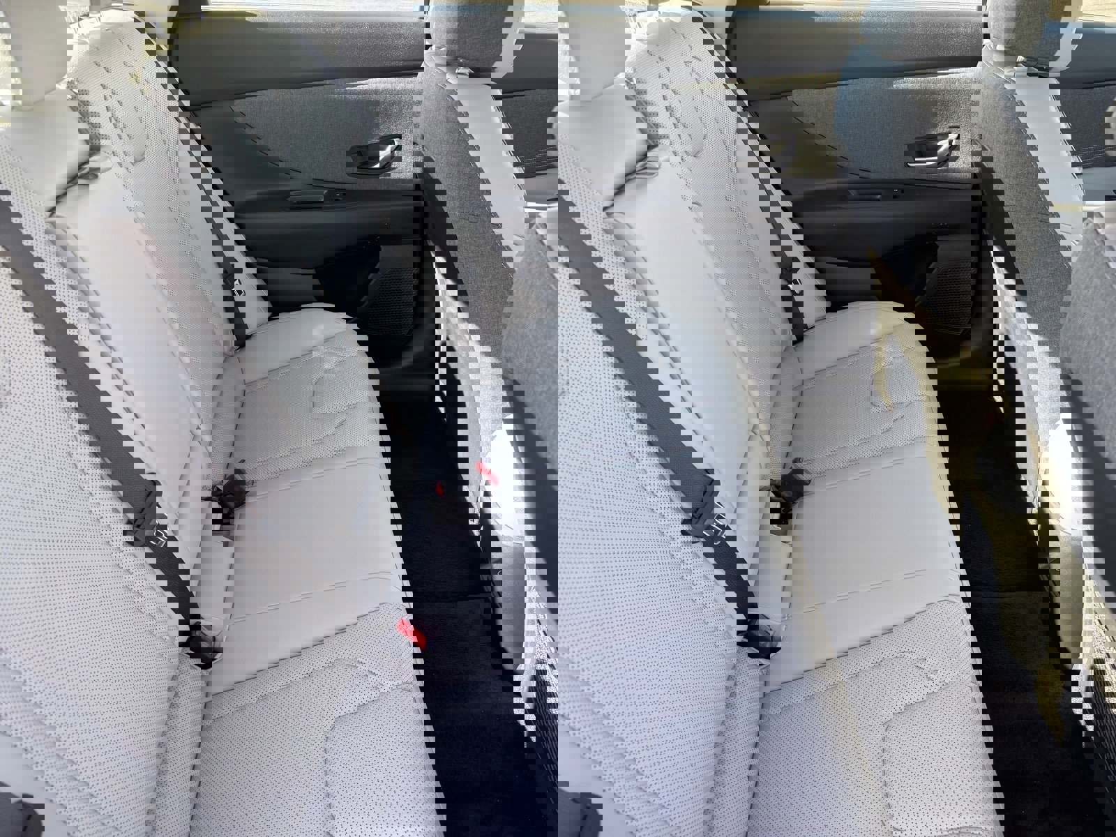 Used 2024 Hyundai Elantra Limited image 17