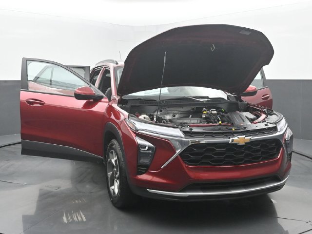 Used 2024 Chevrolet Trax LT w/ Sunroof Package FWD image 52
