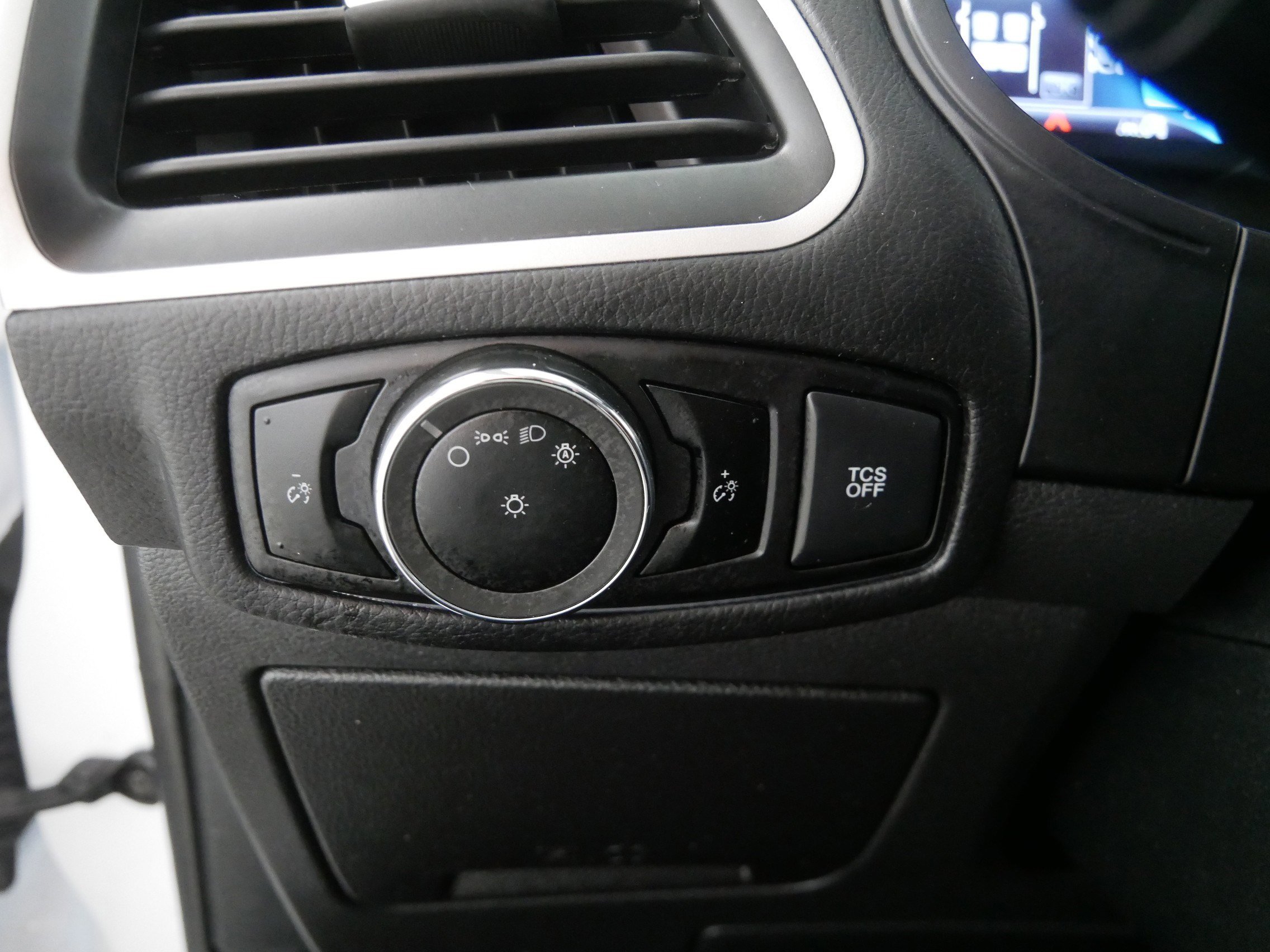 Used 2024 Ford Edge SEL image 26