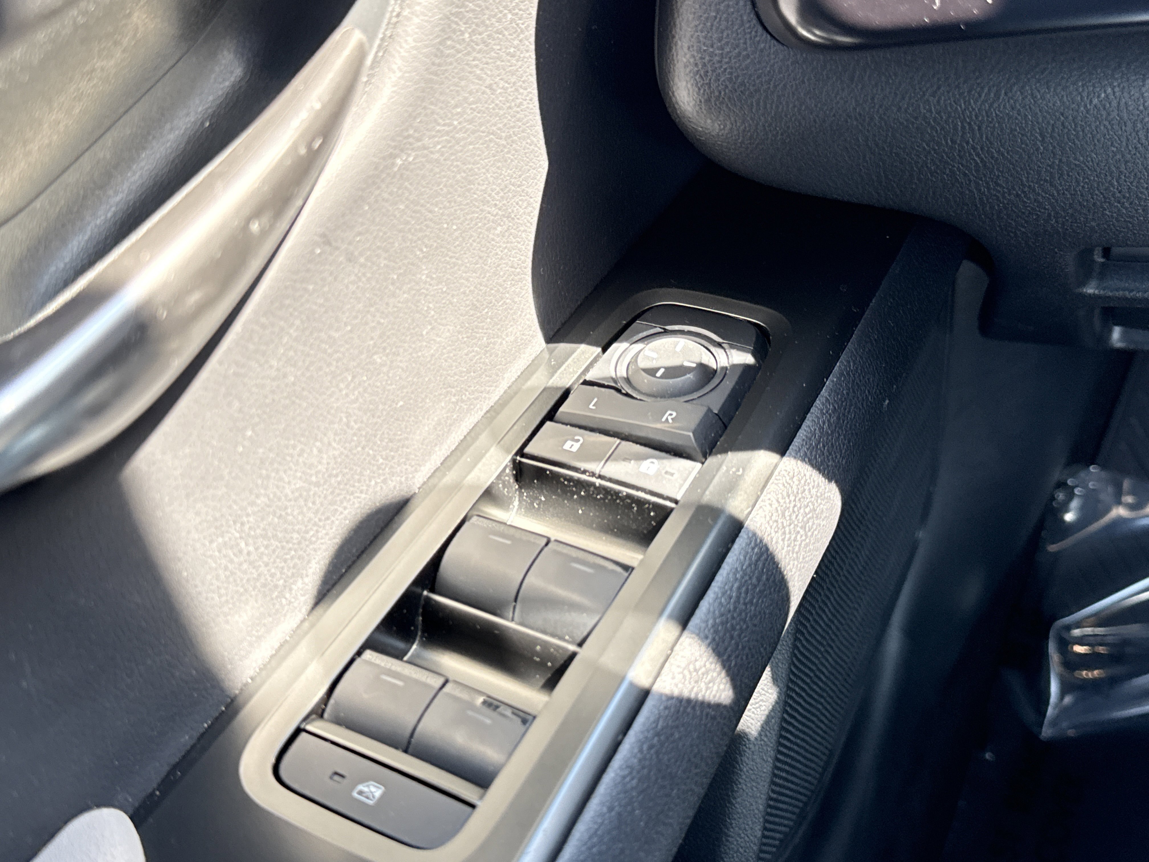 Used 2025 Lexus UX 300h AWD w/ Cold Area Package image 59