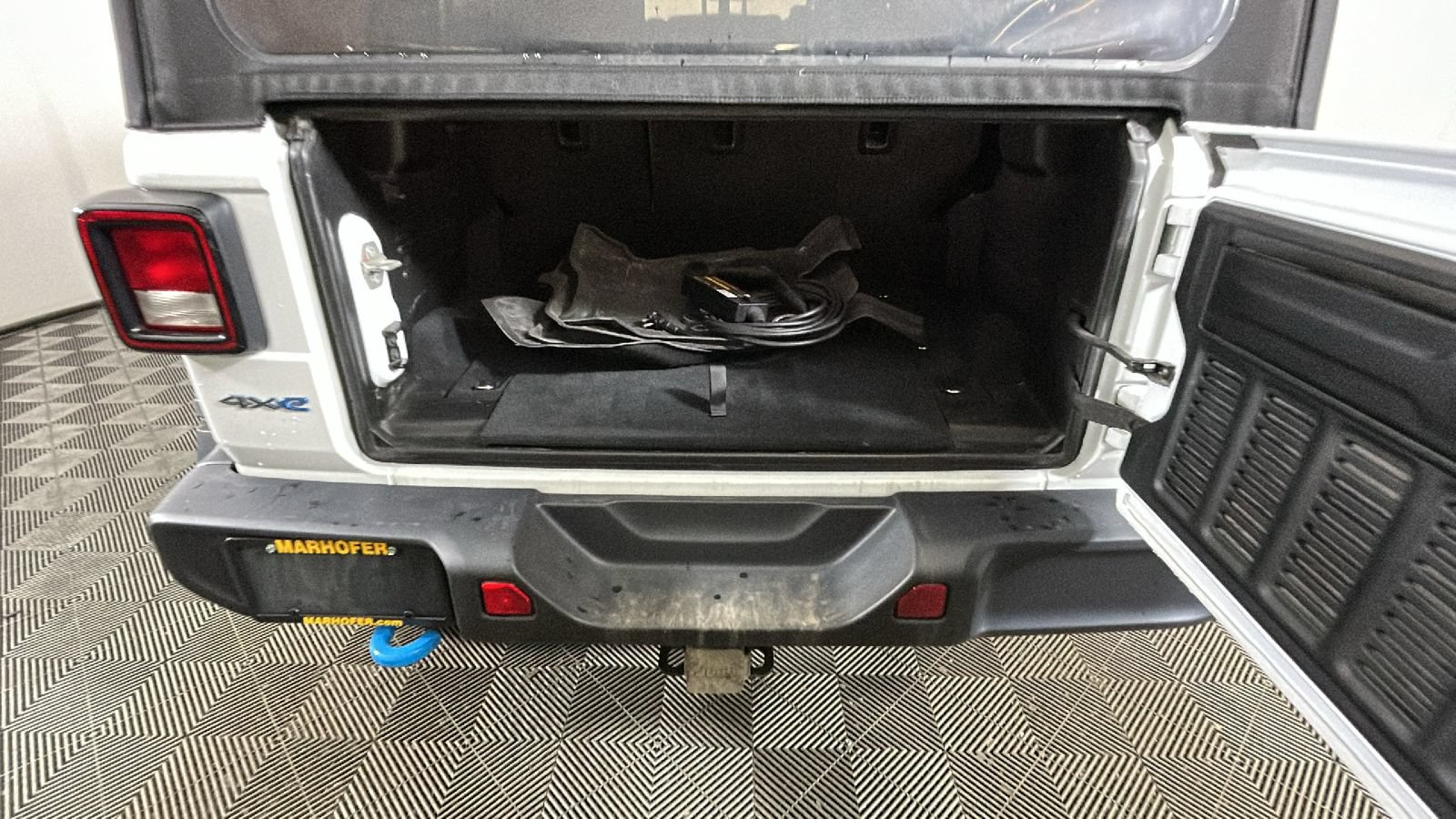 Used 2024 Jeep Wrangler Unlimited AWD/4WD image 32