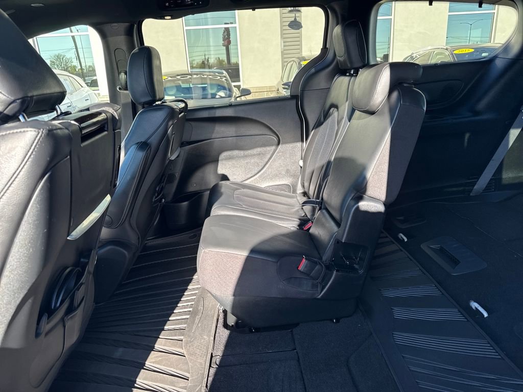 Used 2020 Chrysler Pacifica Touring-L Plus FWD image 25