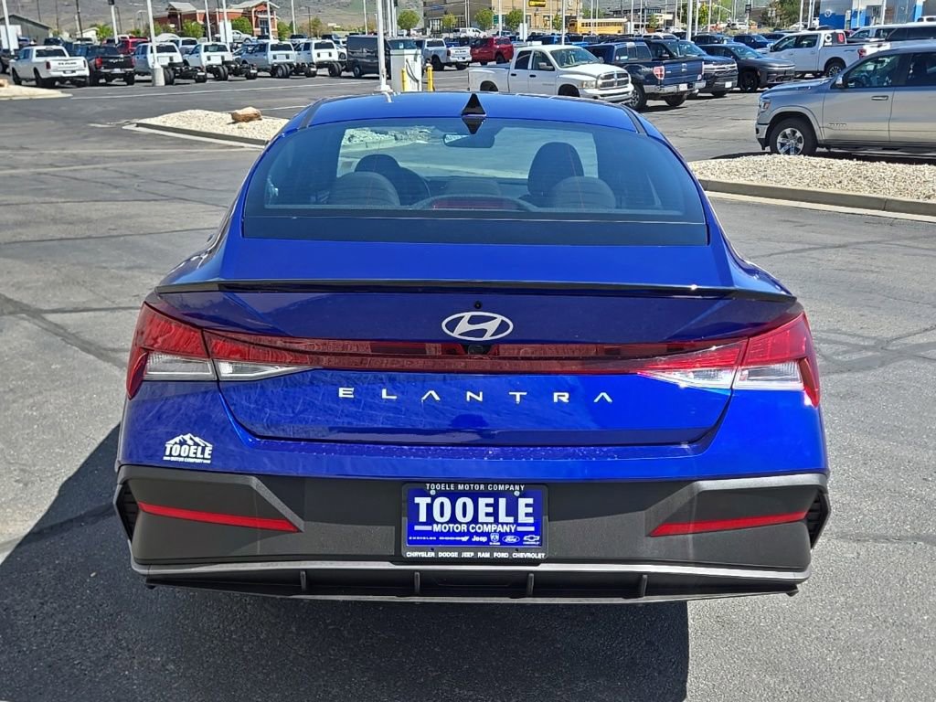 Used 2025 Hyundai Elantra Sport FWD image 5