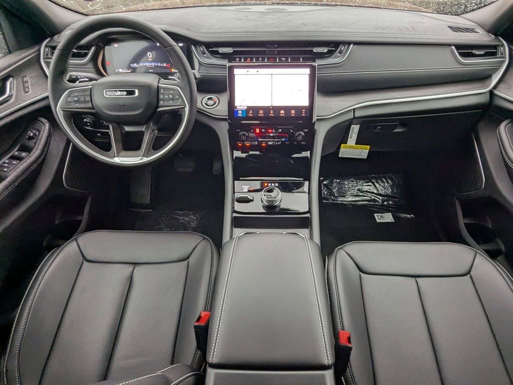New 2025 Jeep Grand Cherokee Limited w/ Luxury Tech Group II AWD/4WD image 16