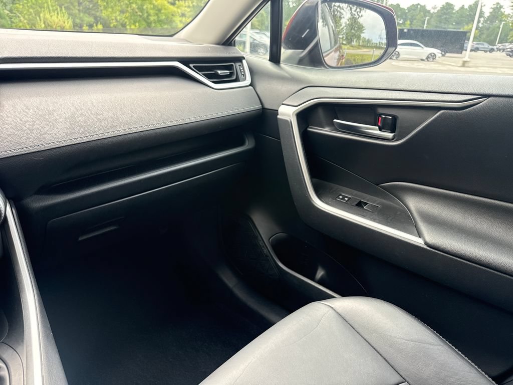 Used 2019 Toyota RAV4 XLE Premium AWD/4WD image 17