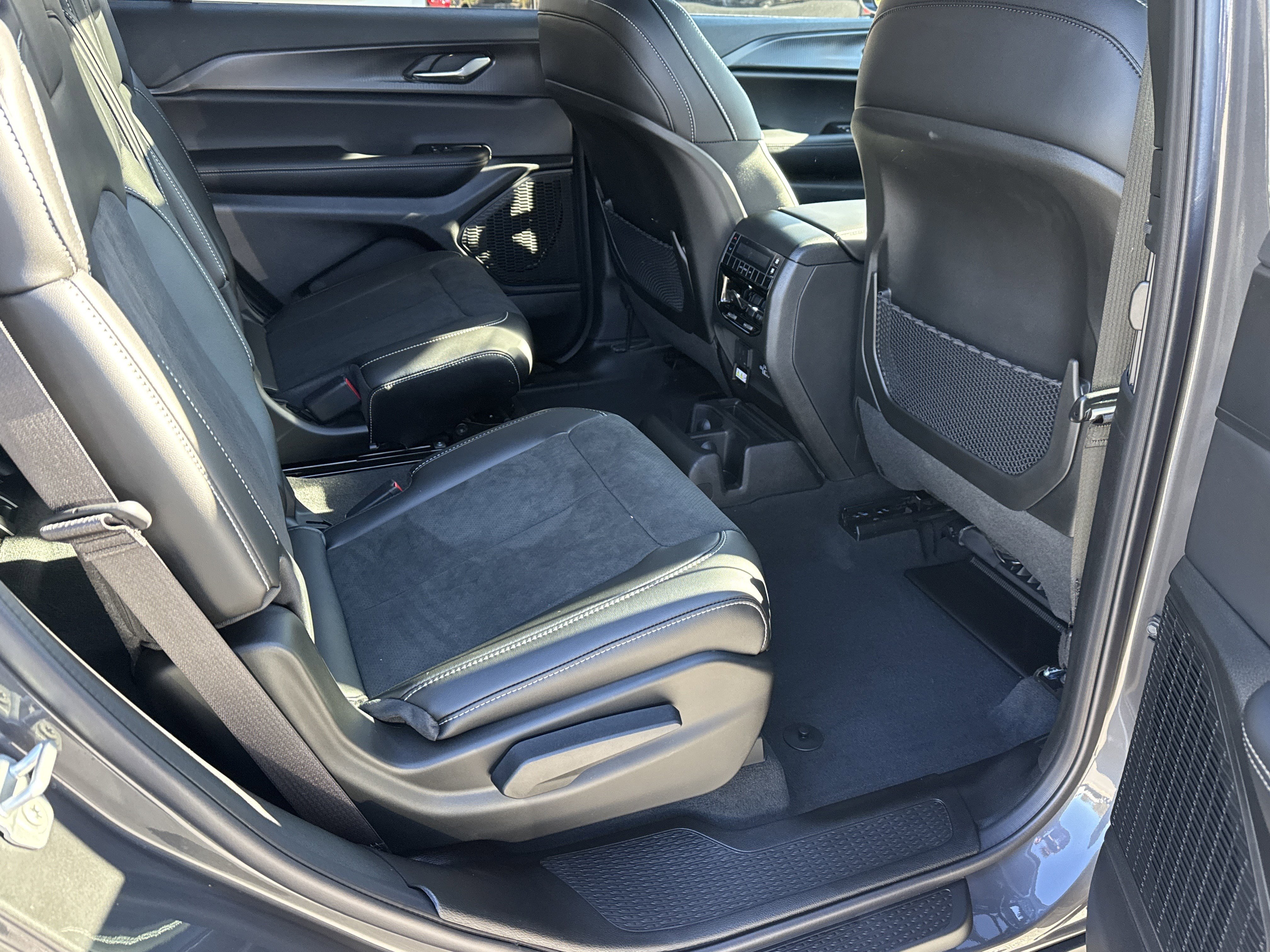 New 2025 Jeep Grand Cherokee L Altitude image 21