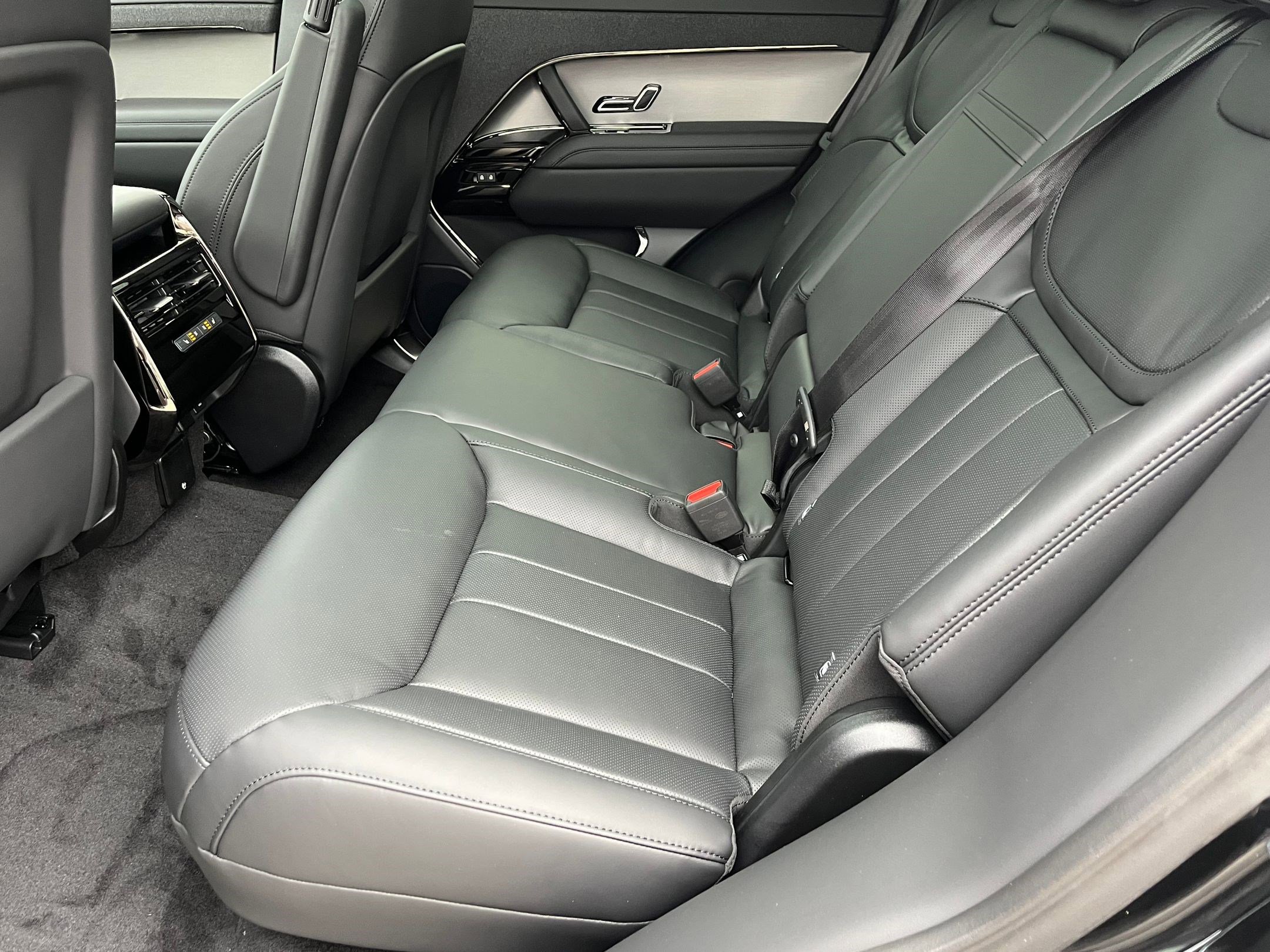 New 2026 Land Rover Range Rover Sport Dynamic SE AWD/4WD image 11