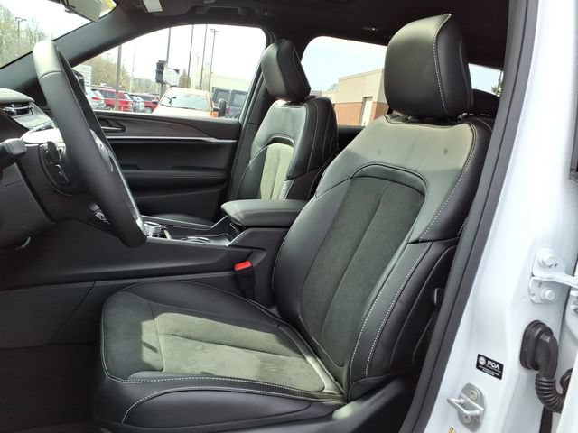 New 2026 Jeep Grand Cherokee Altitude AWD/4WD image 12