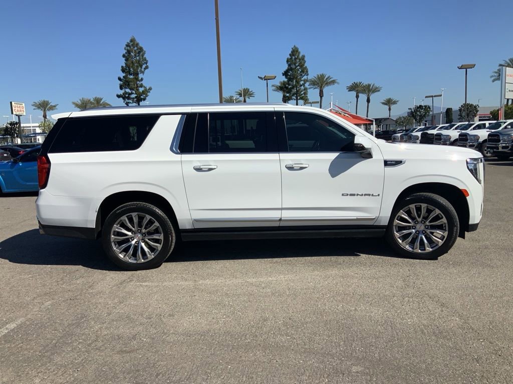 Used 2021 GMC Yukon XL Denali w/ Denali Premium Package image 4