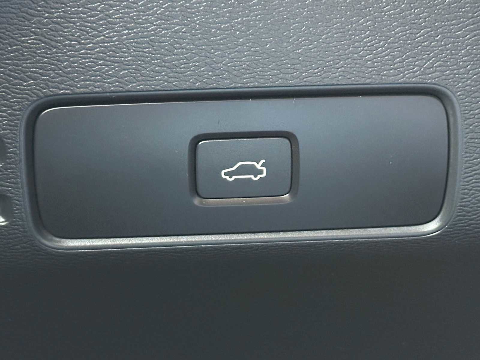 Certified 2023 Volvo C40 P8 Recharge Ultimate image 31