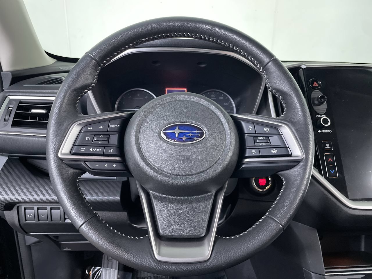 Used 2023 Subaru Ascent Premium w/ Convenience Package AWD/4WD image 13