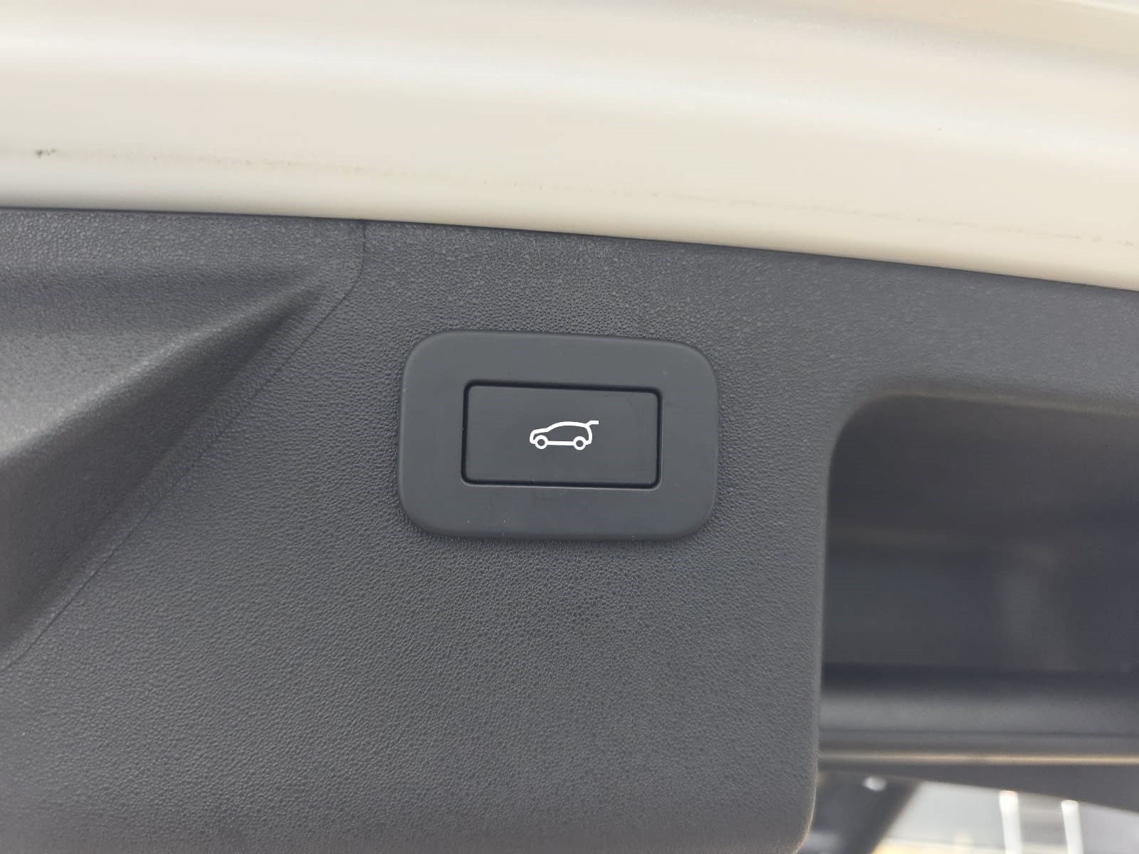 Used 2025 Land Rover Discovery Sport S AWD/4WD image 31