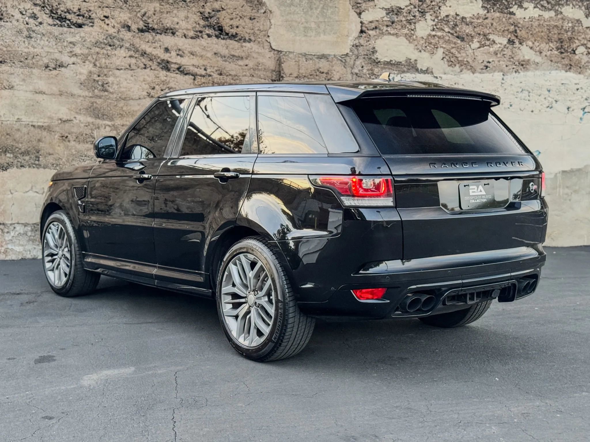 Used 2015 Land Rover Range Rover Sport SVR AWD/4WD image 6