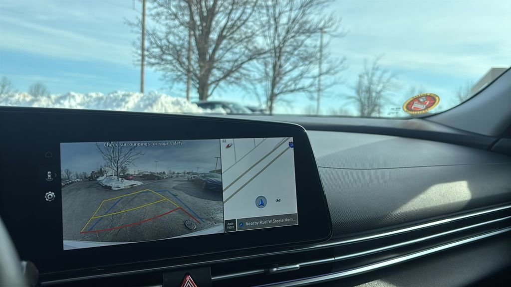 Used 2025 Hyundai Elantra SEL image 22