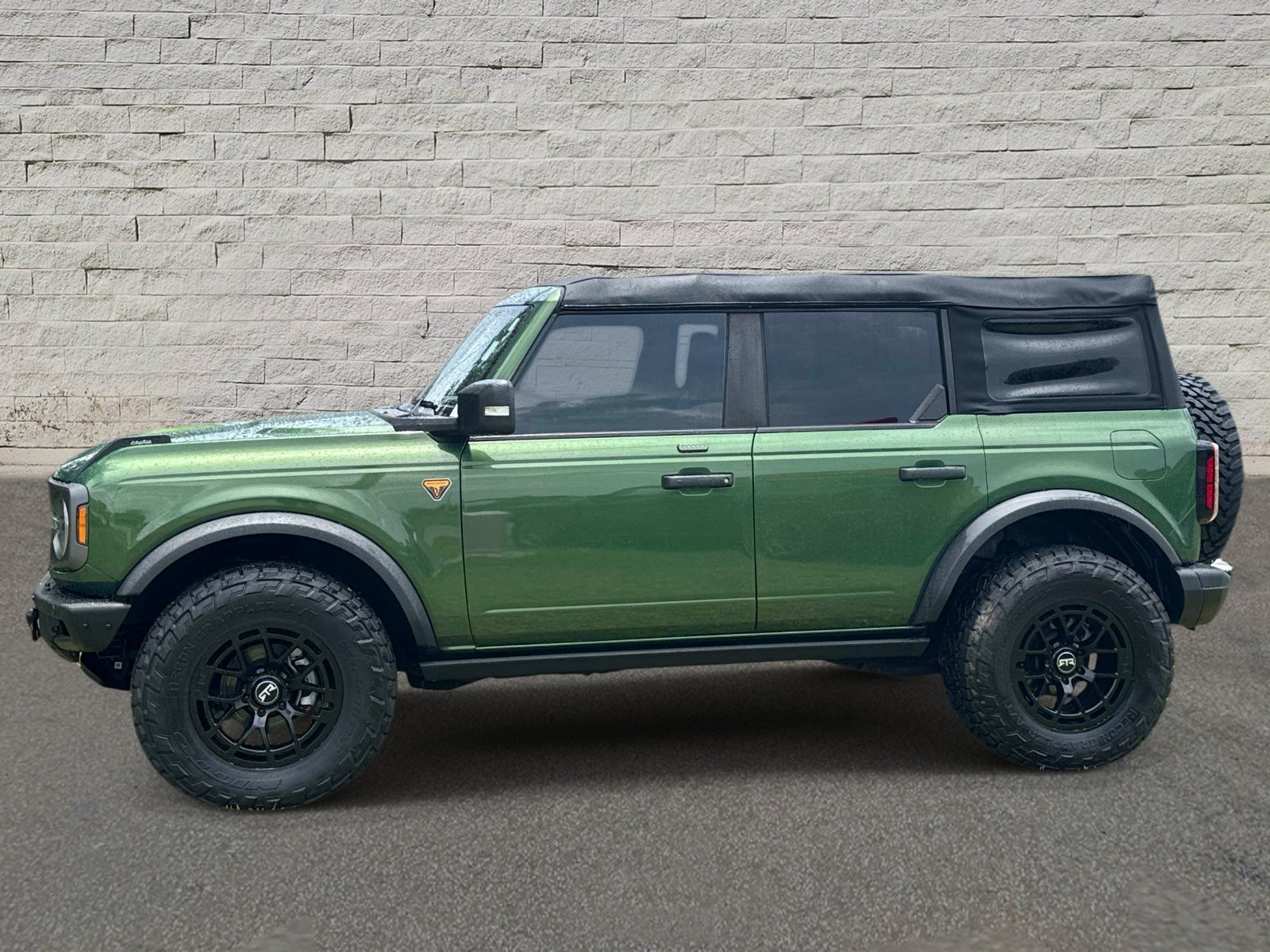 Used 2023 Ford Bronco Badlands AWD/4WD image 2