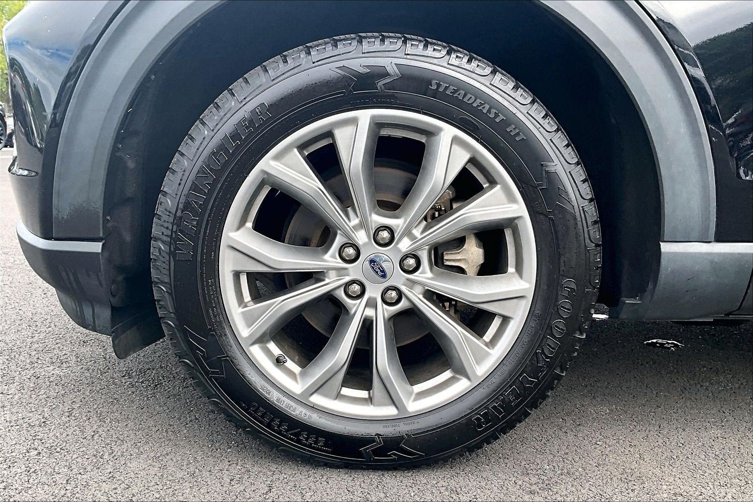 Used 2022 Ford Explorer XLT w/ Equipment Group 202A AWD/4WD image 8