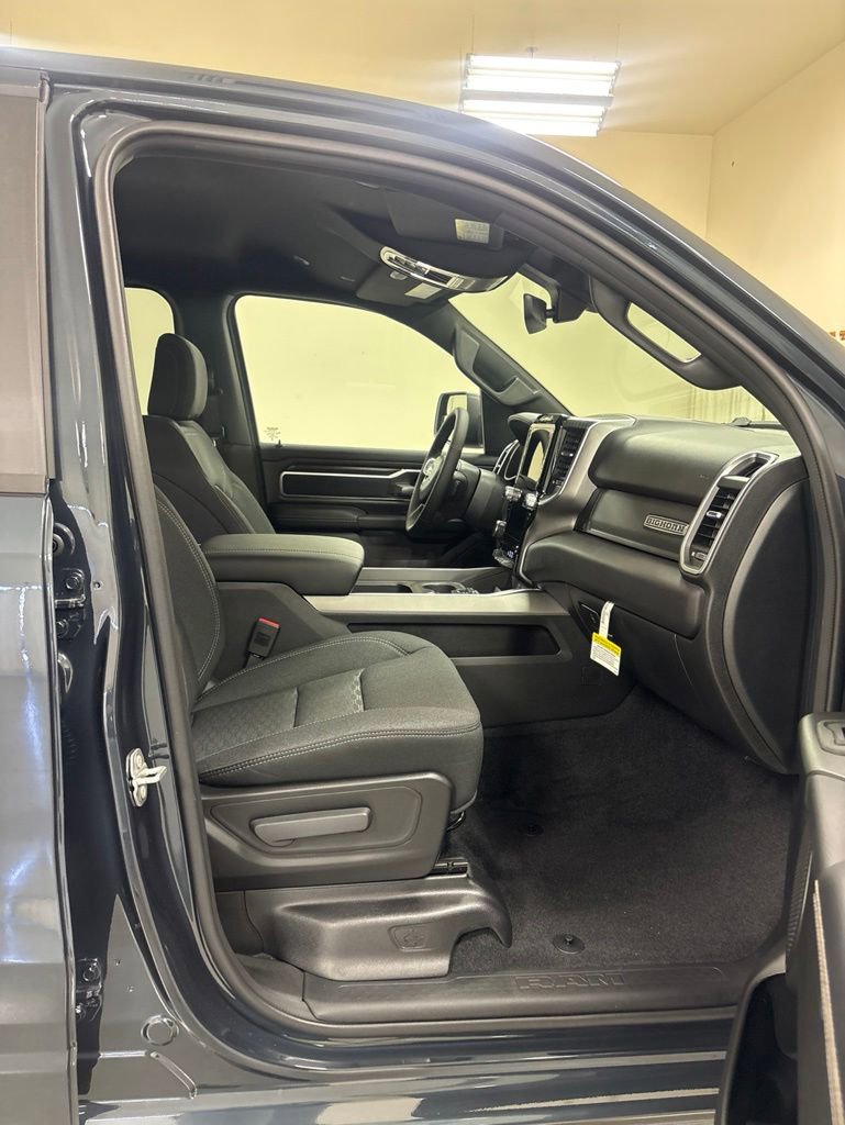 New 2026 RAM 1500 4x4 Crew Cab image 23