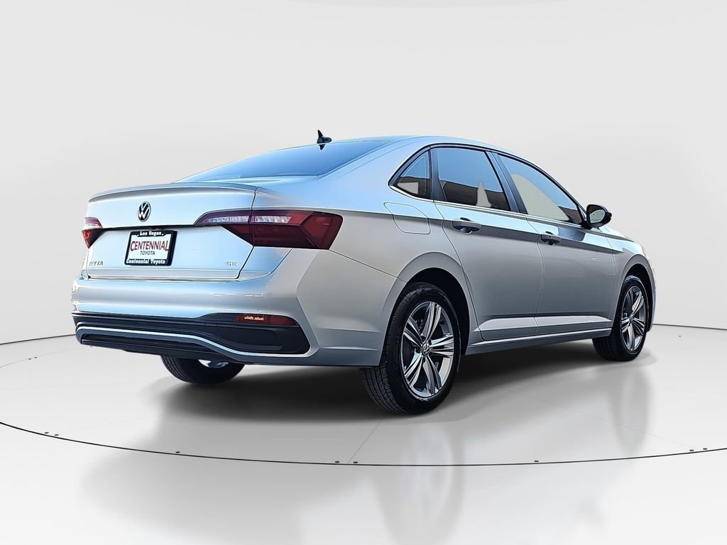 Used 2024 Volkswagen Jetta SE image 5