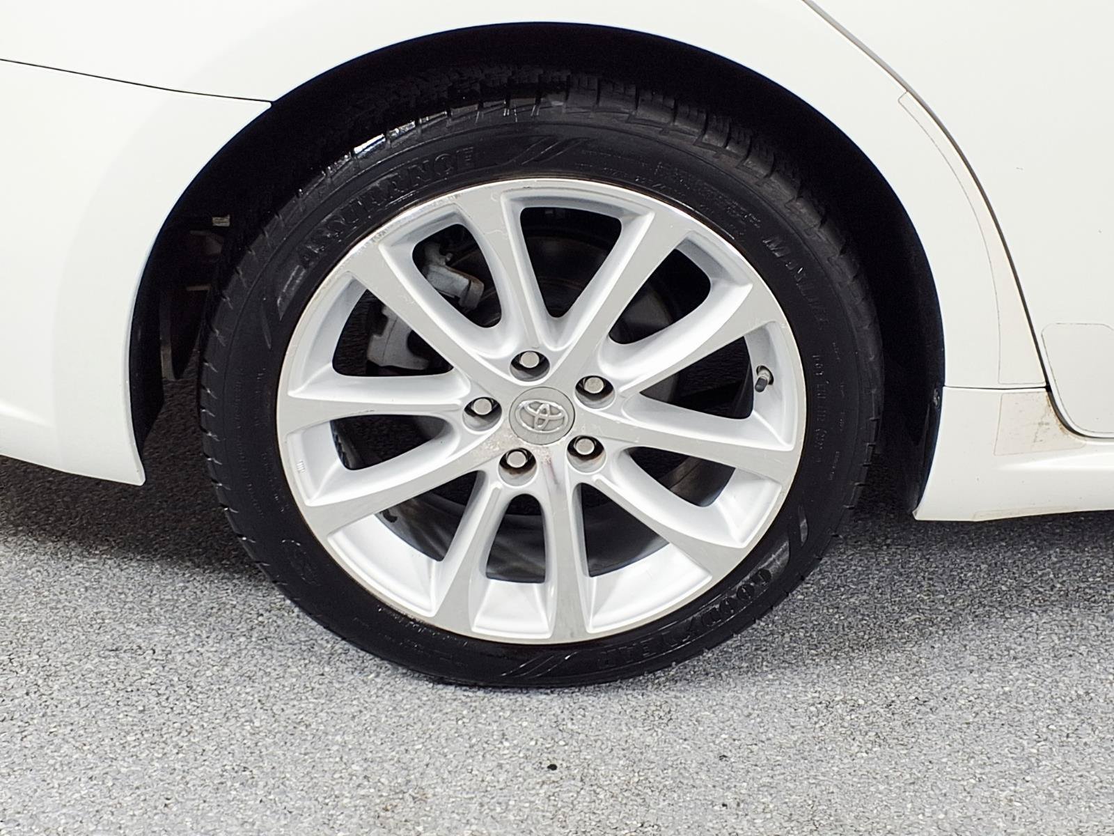 Used 2013 Toyota Avalon Limited FWD image 5
