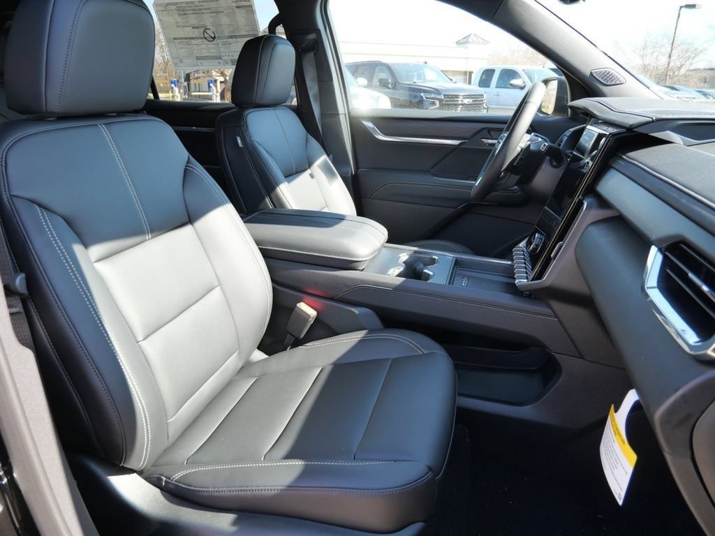 New 2026 GMC Acadia Elevation w/ Elevation Premium Package AWD/4WD image 23
