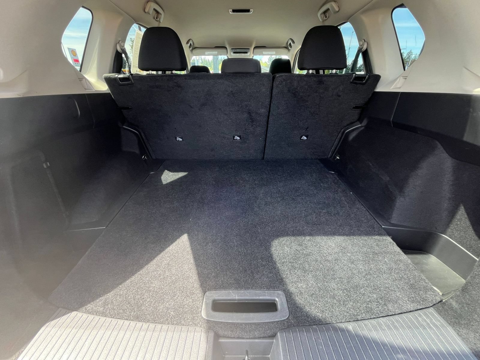 Used 2025 Nissan Rogue SV FWD image 33