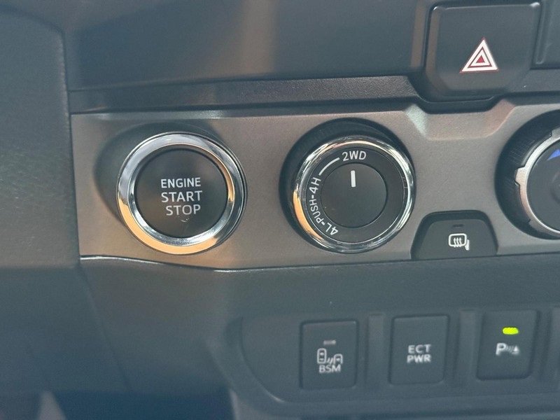 Used 2022 Toyota Tacoma TRD Off-Road image 29