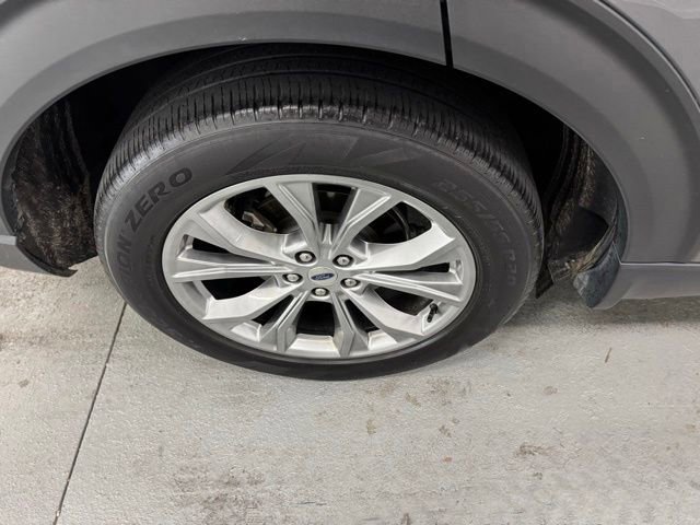Used 2022 Ford Explorer Limited w/ Equipment Group 301A RWD image 4