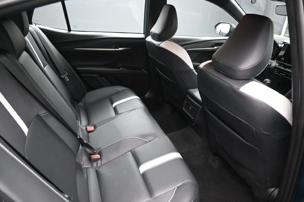 Used 2025 Toyota Camry SE w/ Convenience Package FWD image 28