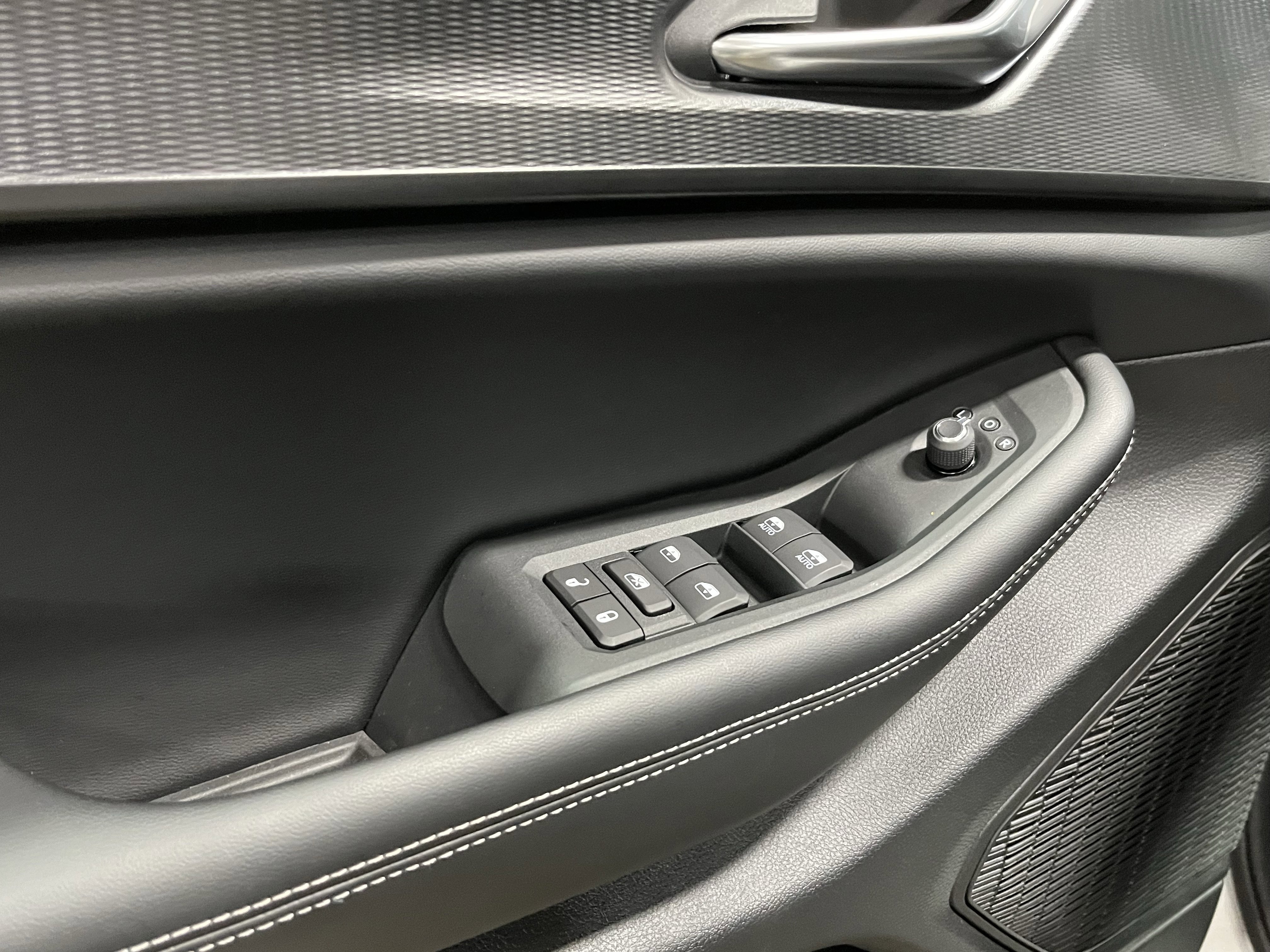 Certified 2025 Jeep Grand Cherokee Laredo X w/ Luxury Tech Group I image 19