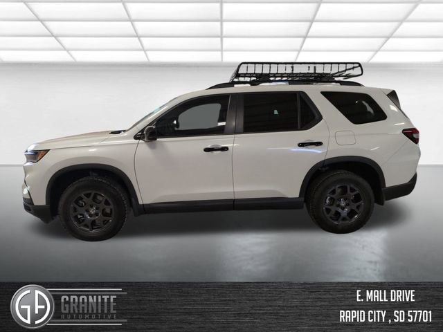 Used 2025 Honda Pilot TrailSport image 2
