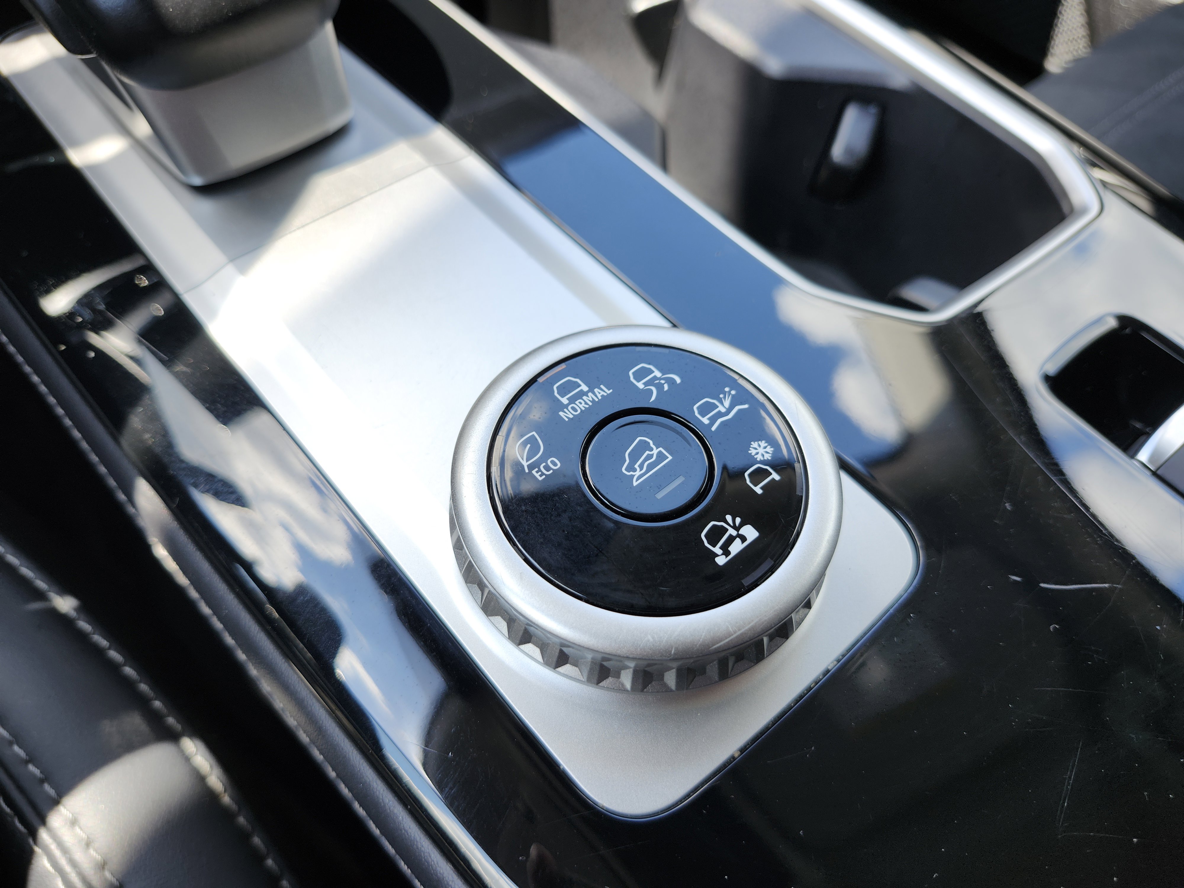 Used 2025 Mitsubishi Outlander SE AWD/4WD image 11