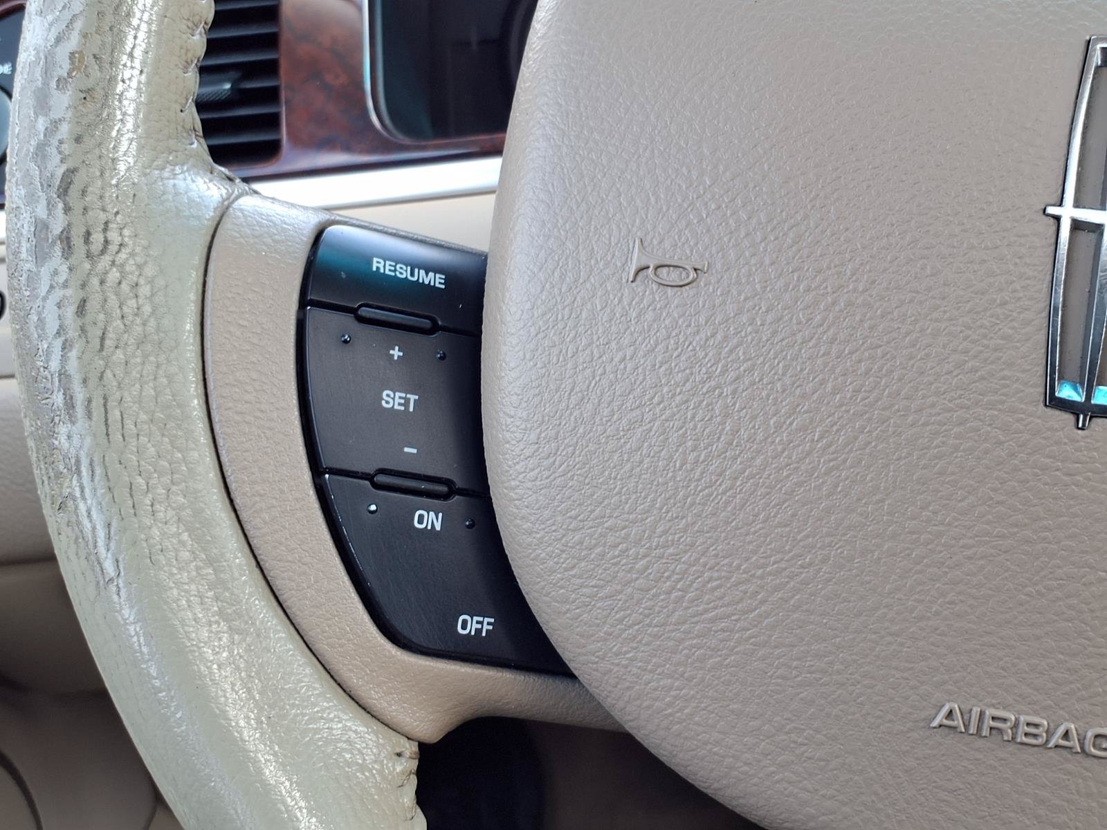 Used 2007 Lincoln Town Car Signature Limited RWD image 14