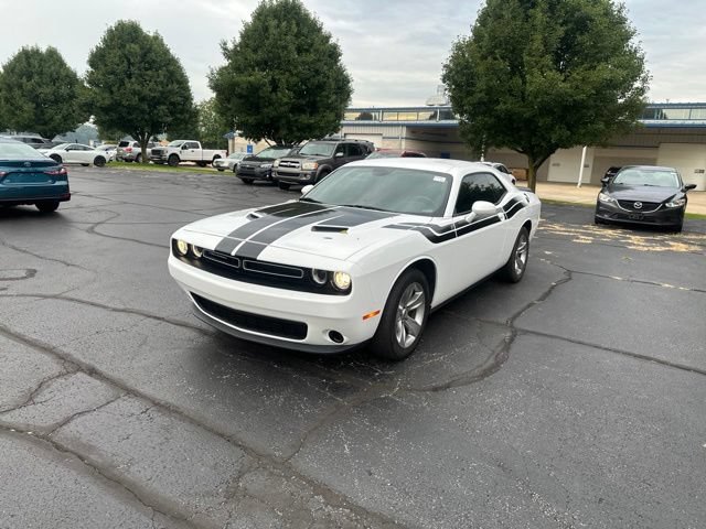Used 2017 Dodge Challenger SXT RWD image 3