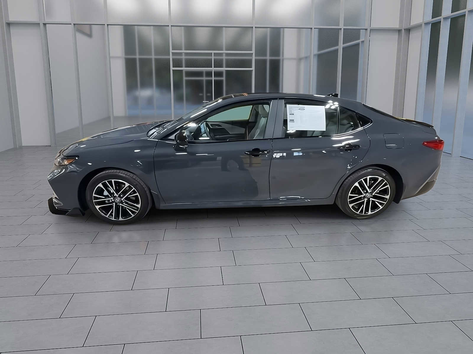 Used 2025 Toyota Camry XLE w/ Premium Plus Package image 5