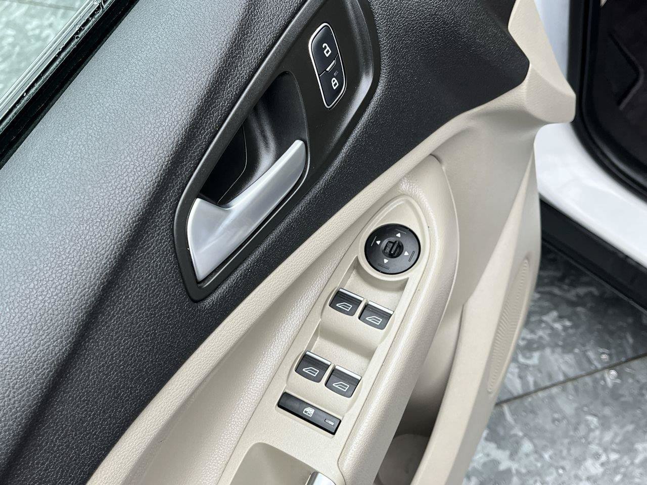 Used 2019 Ford Escape SEL AWD/4WD image 8