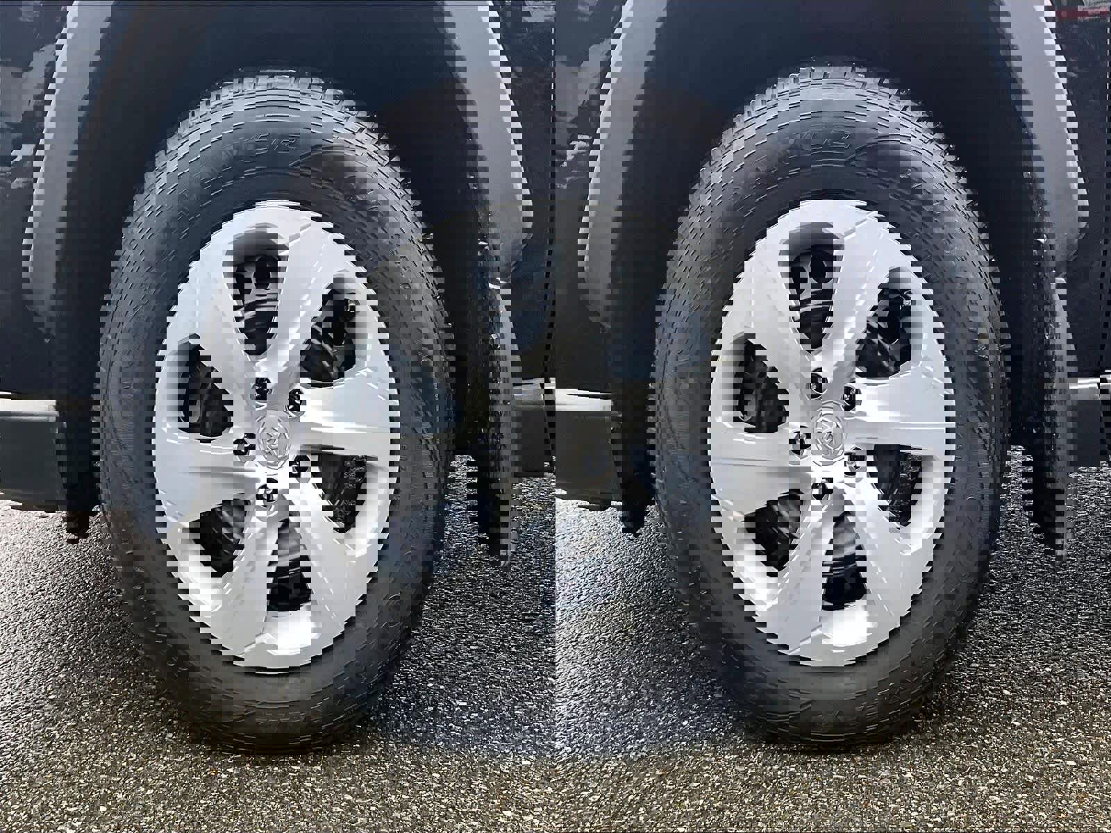 Used 2022 Toyota RAV4 LE image 7