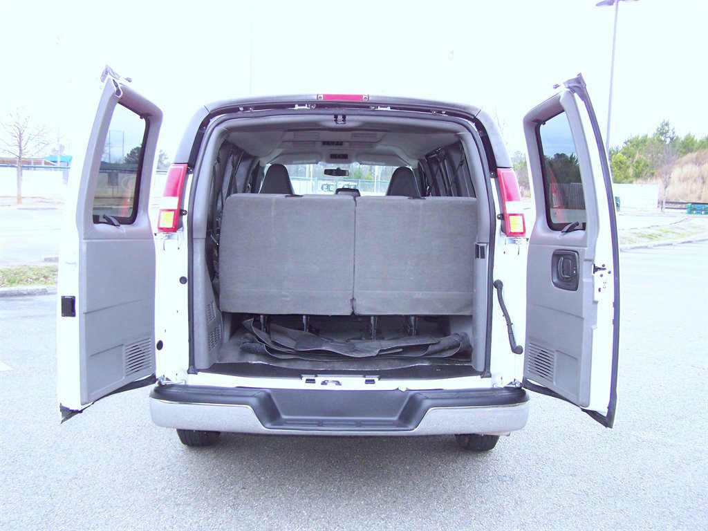 Used 2017 Chevrolet Express 2500 LT w/ LT Preferred Equipment Group image 19