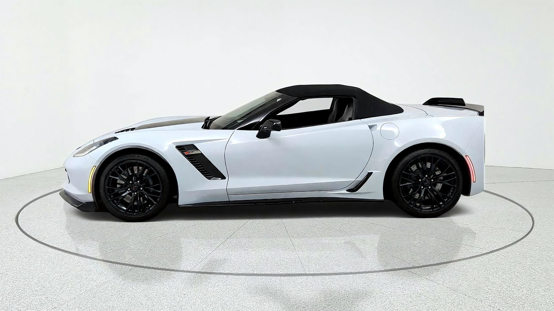 Certified 2019 Chevrolet Corvette Z06 RWD image 2