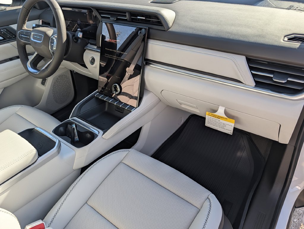 New 2027 GMC Terrain Denali w/ LPO, Floor Liner Package AWD/4WD image 31