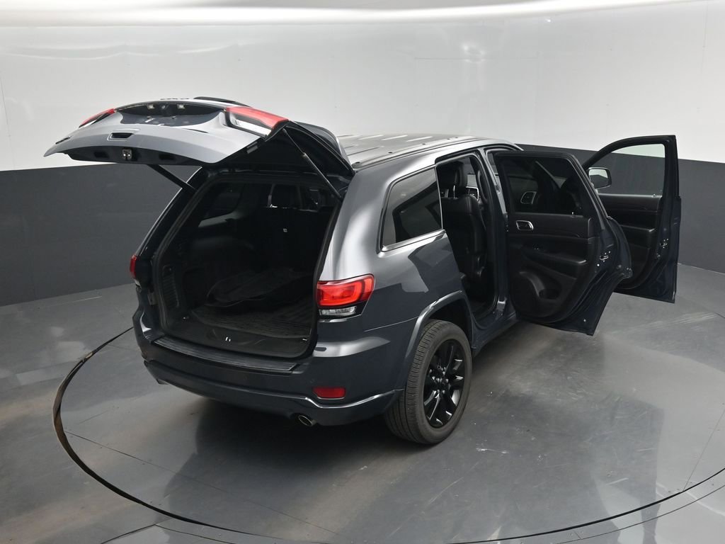 Used 2018 Jeep Grand Cherokee Altitude AWD/4WD image 29
