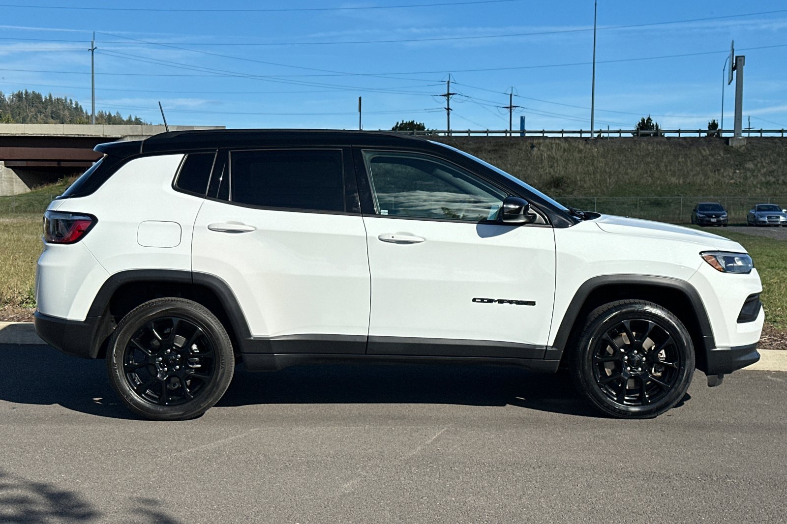 Used 2023 Jeep Compass Latitude AWD/4WD image 2