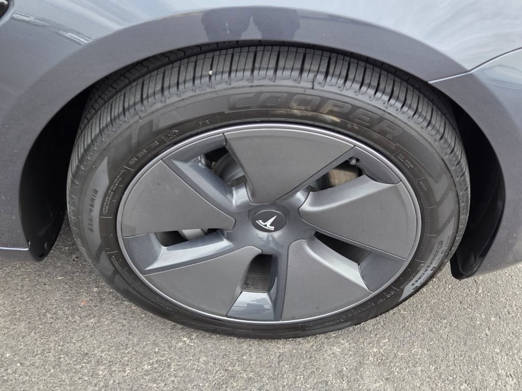 Used 2023 Tesla Model 3 Standard Range RWD image 9