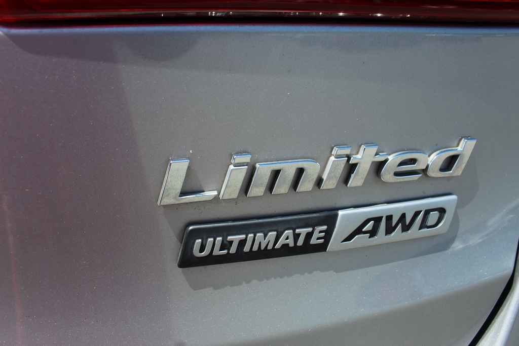 Used 2015 Hyundai Santa Fe Limited w/ Option Group 04 AWD/4WD image 7