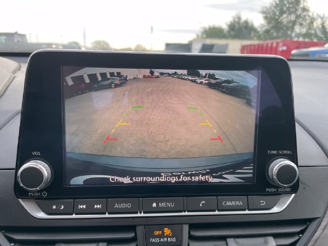 Used 2025 Nissan Altima 2.5 SV FWD image 14