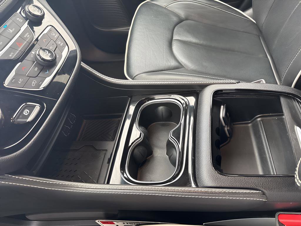 Used 2025 Chrysler Pacifica Limited image 21