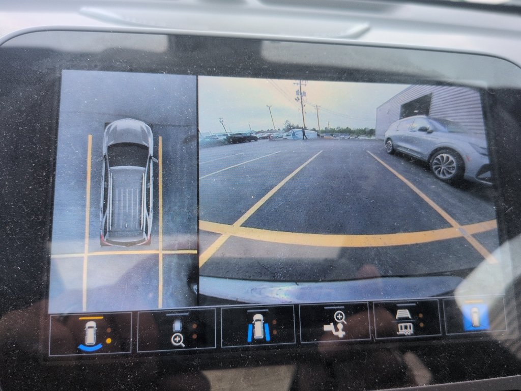 Used 2023 Chevrolet Equinox RS w/ RS Leather Package AWD/4WD image 12