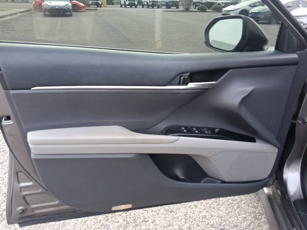 Used 2019 Toyota Camry LE w/ Phone Cable & Charge Package image 11