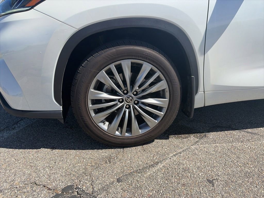 Used 2021 Toyota Highlander Platinum AWD/4WD image 9