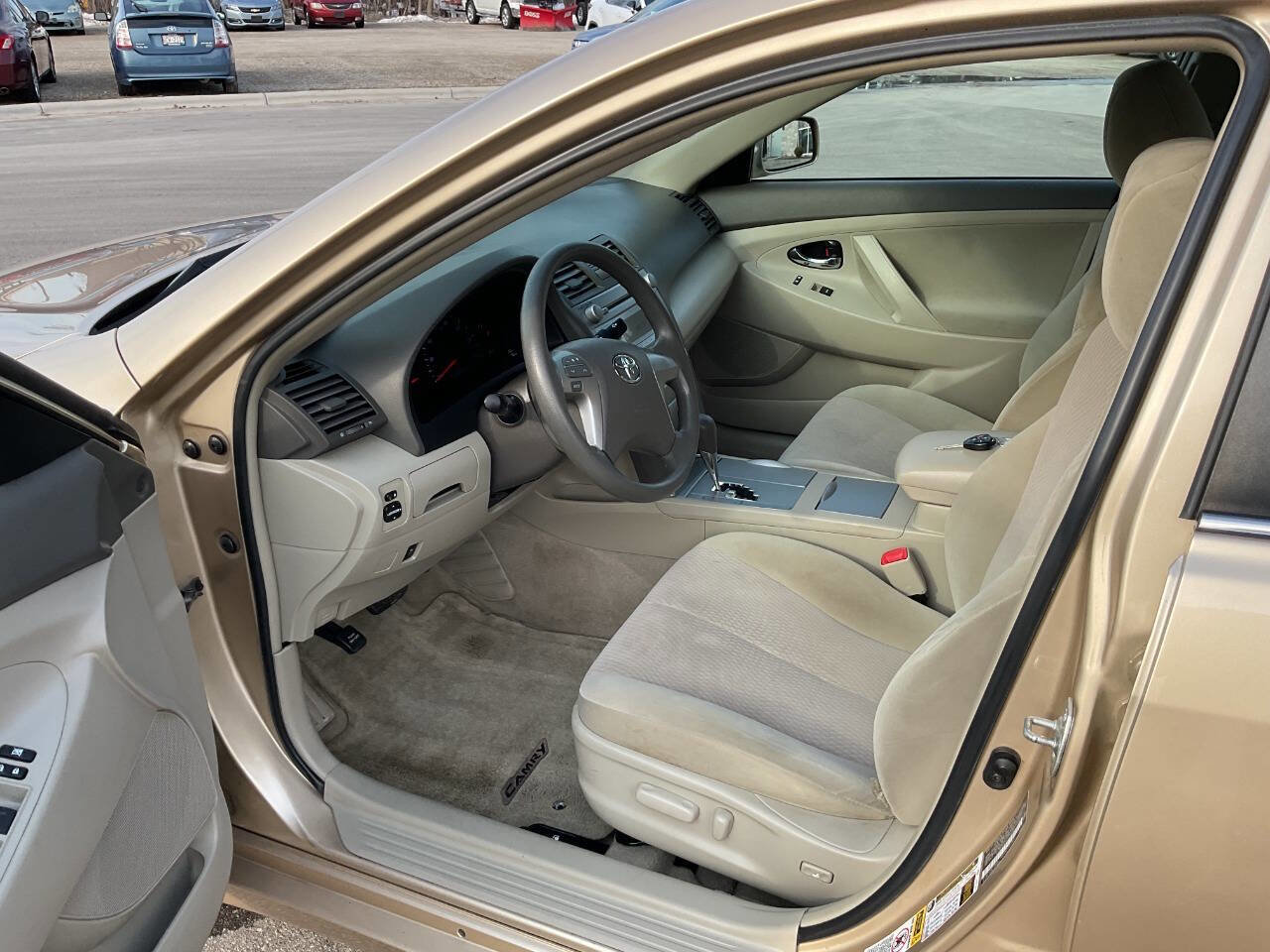 Used 2010 Toyota Camry LE image 12