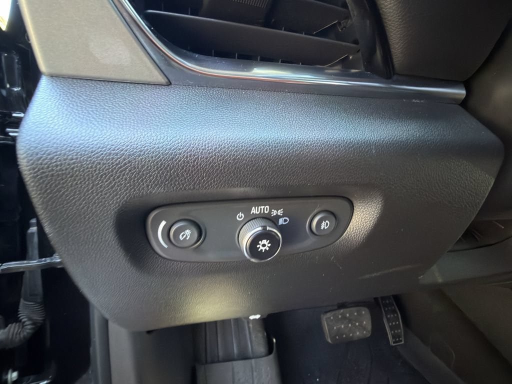 Used 2021 Chevrolet Traverse LT w/ LT Premium Package FWD image 26